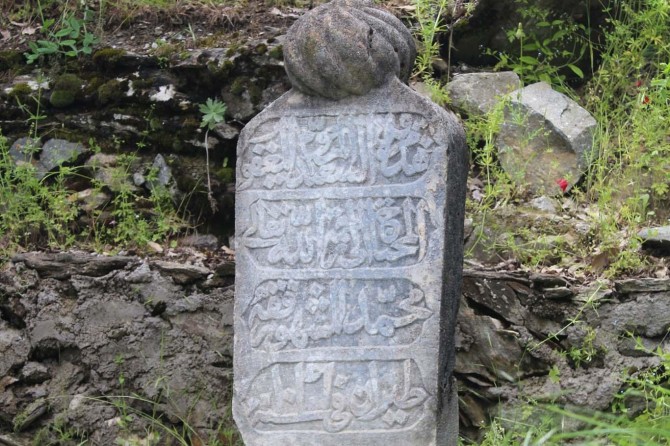 Feqiyê Teyran’a ait olduğu düşünülen mezar taşı bulundu