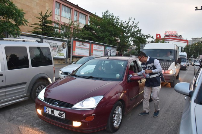 Gaziantep’te iftara yetişemeyen vatandaşlara kumanya dağıtıldı