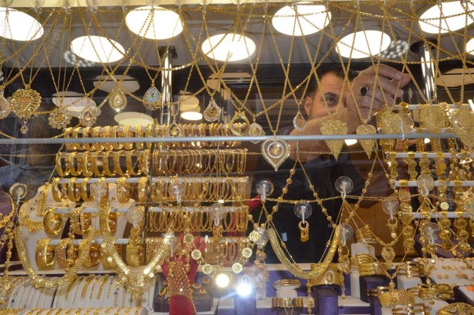 "Dış güçlerin müdahalesiyle dolar ve altın yükseldi"