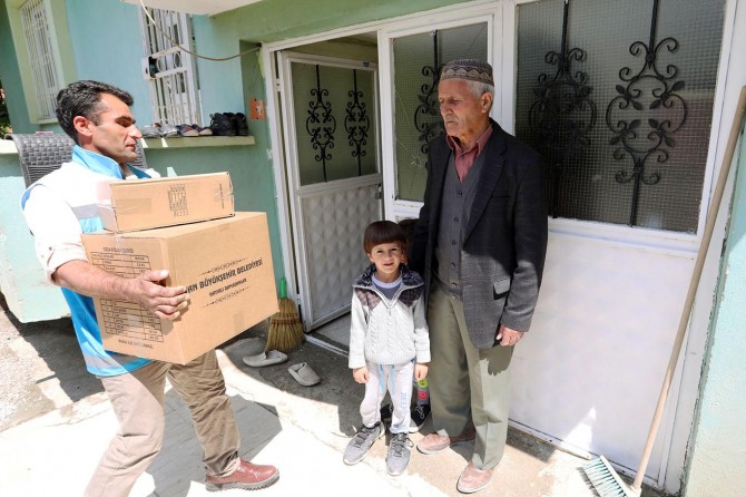 Van Büyükşehir Belediyesi selzedelere yardım