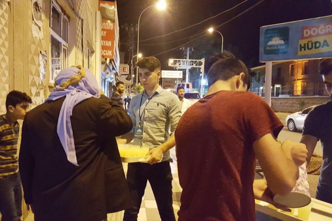 HÜDA PAR Gençlik Kollarından örnek davranış