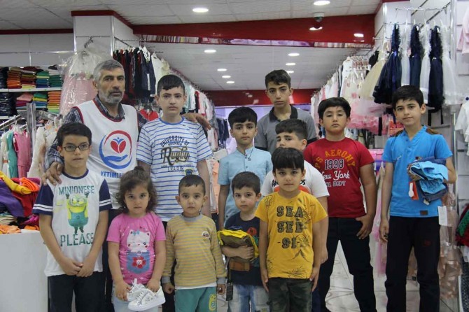 Weqfa Yetîman ji 240 zarokên yetîm re alîkariya cil û bergan kir