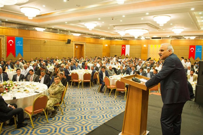 "Gençlerimizin geleceğine sahip çıkmamız lazım"