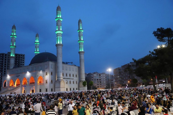 Mardinliler iftarını 15 Temmuz Meydanında açıyor