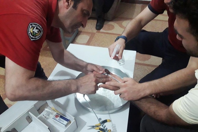 Öğrencinin parmağına sıkışan yüzük çıkarıldı