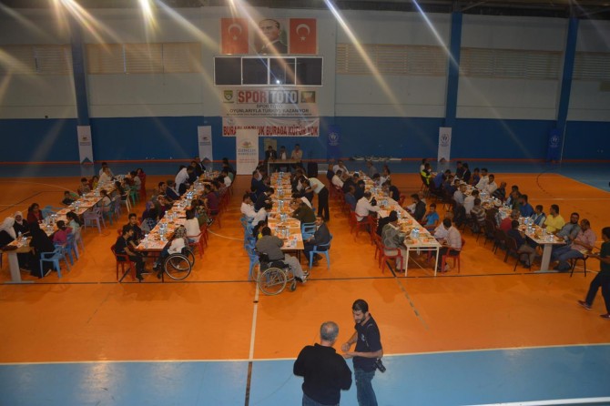 Engelliler iftar programında buluştu