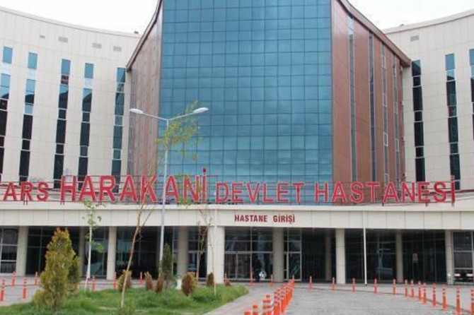 Karker ji xwarina mirîşka bi jehrê ket: 2 mirî