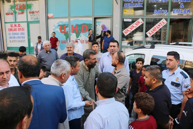 Asfaltlanmayan yol esnafı çileden çıkardı