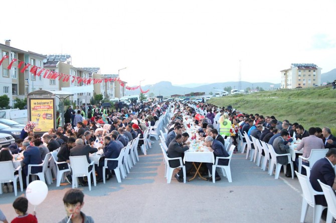 İpekyolu’nda Mahalle İftarları devam ediyor