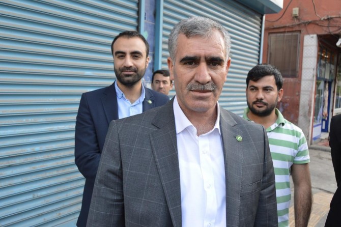 “Yanlışların karşısında dimdik duracağız”