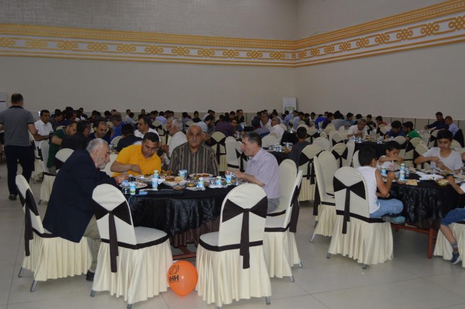 Yetimler yararına iftar