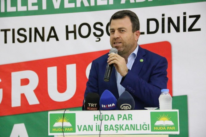 “Anayasada dil ve din yasaklarını ortadan kaldırmanın çabası içinde olacağız”