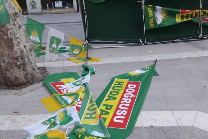 Pendik’te seçim çadırlarına saldırı