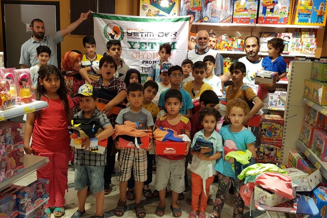 Avrupa Yetim-Der'den giyim yardımı