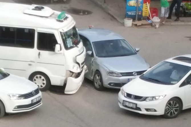 Adıyaman'da maddi hasarlı kaza