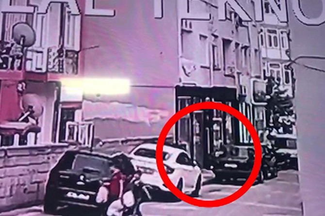 Kız çocuğunun 3'üncü kattan düşüşü kameralara yansıdı