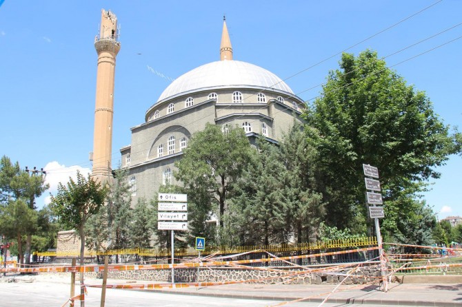 Cami minaresine yıldırım neden isabet etti?