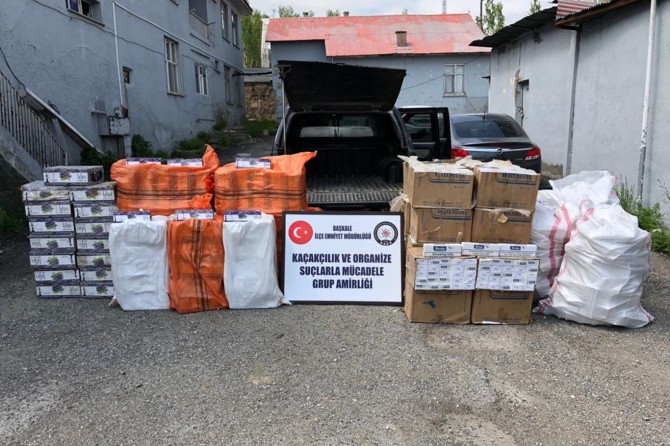 Başkale'de kaçak nargile tütünü ve sigara ele geçirildi