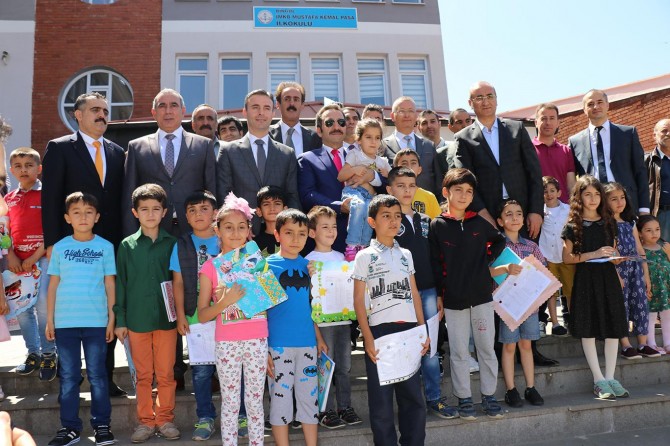 Bingöl’de 60 bin öğrenci karne heyecanı yaşadı