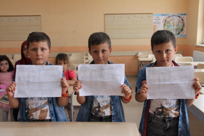 Mardin Kızıltepe'de üçüzlerin karne heyecanı