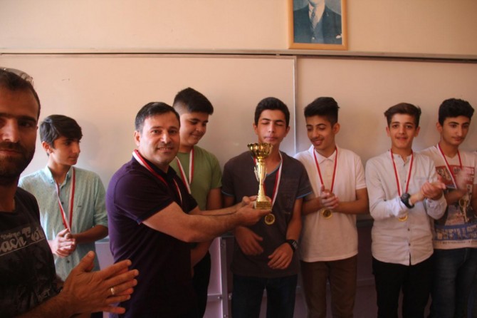 Midyat’ta 30 bin öğrenci karne heyecanı yaşadı