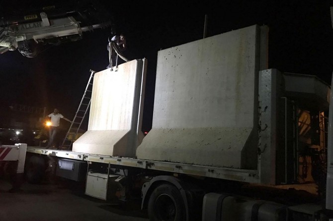 Viranşehir Belediyesi tepkiler üzerine güvenlik beton duvarları kaldırdı