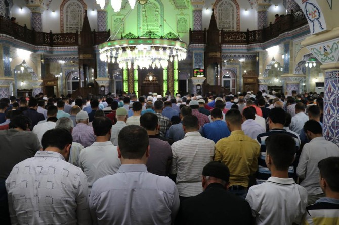 Gaziantep’te Kadir Gecesinde camiler doldu taştı