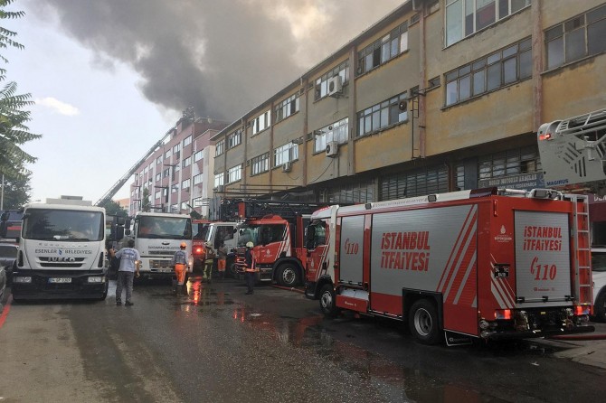 Li Stenbolê di febrîqê de şewat