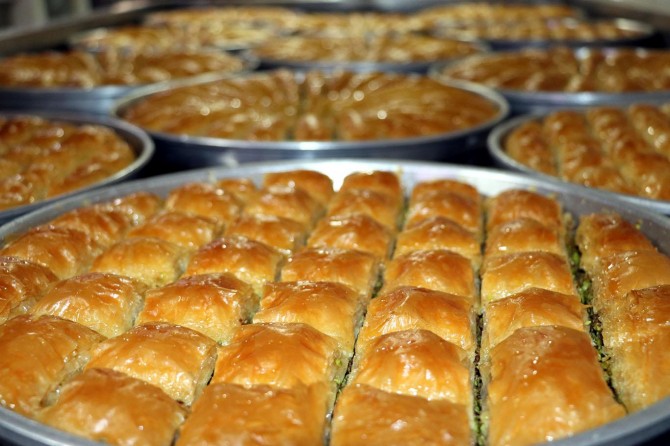 Gaziantep'te ​Ramazan Bayramı için günde 60 ton baklava hazırlanıyor