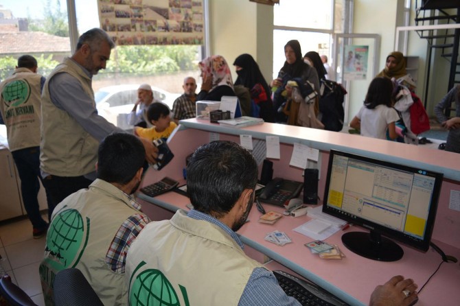 ​Batman'da Umut Kervanından yüzlerce aileye giyim yardımı