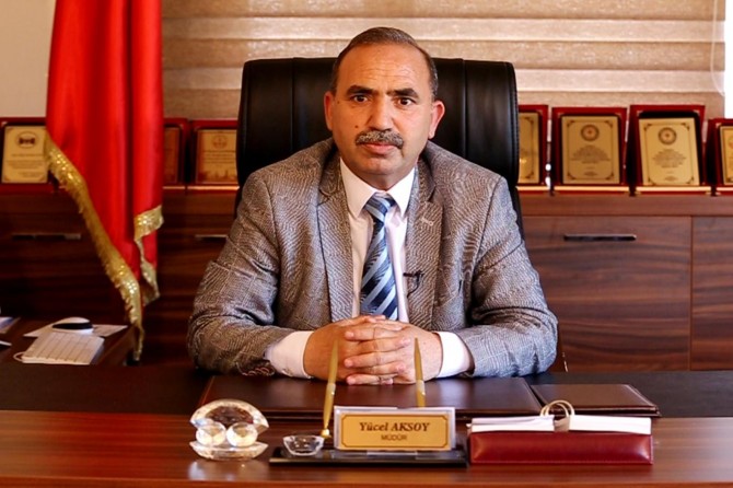 "Öğrencilerimizi verimli olarak yetiştirmek en büyük idealimizdir"