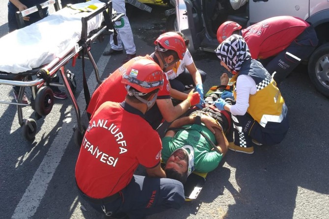 Trafik kazasında adamın bacağı koptu