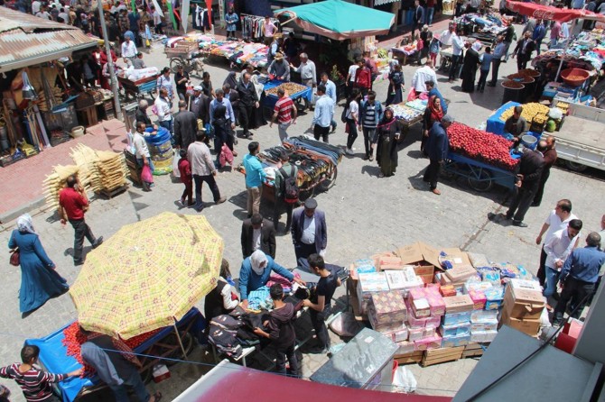 Van’da bayram alışverişi esnafın yüzünü güldürdü