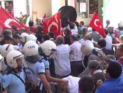 Mersin'de CHP'lilerin Yürüyüşünde Arbede Çıktı