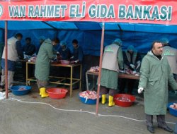Van Rahmeteli 2 Bin Aileye Et Dağıttı