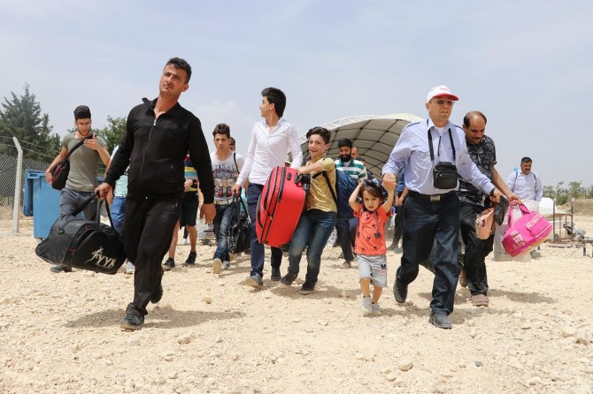 54,000 Syrian cross to their country for Eid Al-Adha