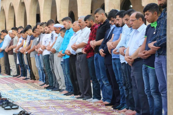 Bi dîmenan li herêmê nimêj û pîrozbahîya îdê