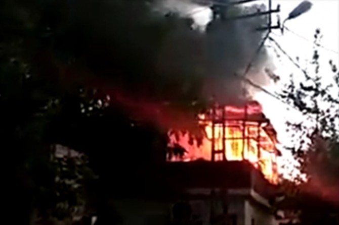 ​Diyarbakır Bağlar'da çocukların torpil eğlencesi yangına dönüştü