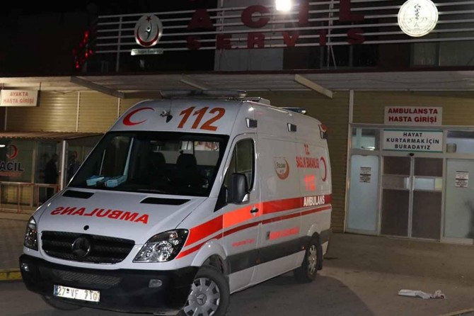 Seyir halindeki iki araç çarpıştı: 8 yaralı