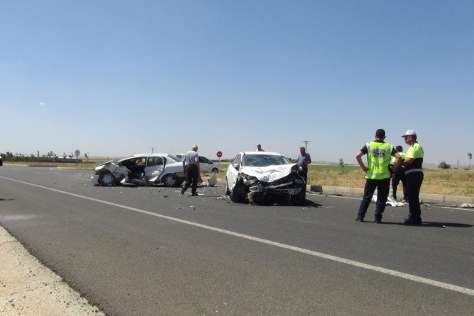 Çınar'da otomobiller çarpıştı: 3 yaralı