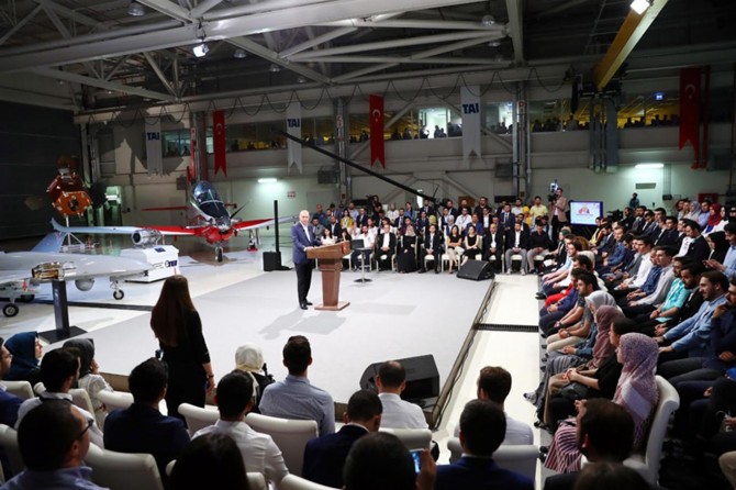 Cumhurbaşkanı Erdoğan sosyal medya özel yayınında gençlerin sorularını cevapladı