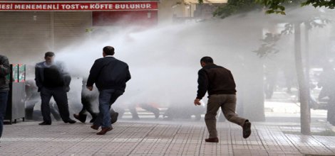 Diyarbakır'da polisten BDP'lilere müdahale