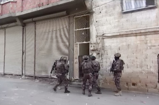 Sosyal medyada PKK propagandasına 12 gözaltı