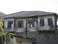 Yıkılmaya Yüz Tutmuş Tarihi Binalar Korkutuyor