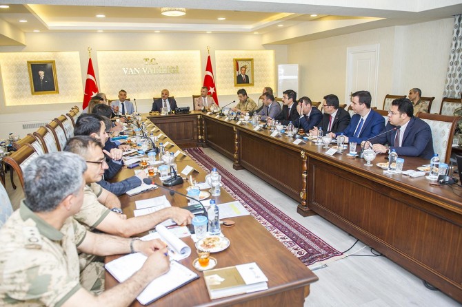 Van’da seçim tedbirleri masaya yatırıldı