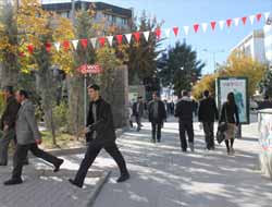 Esnaf Kepenklerini Açmaya Başladı