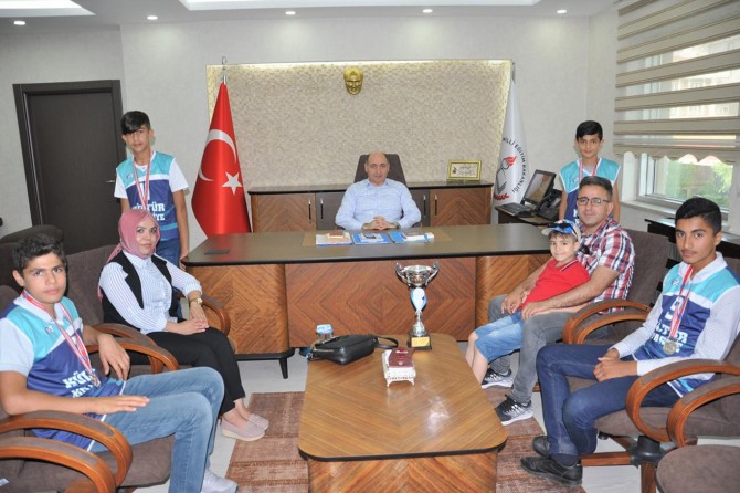 Milli Eğitim Müdürü sporda başarılı olan öğrencileri konuk etti