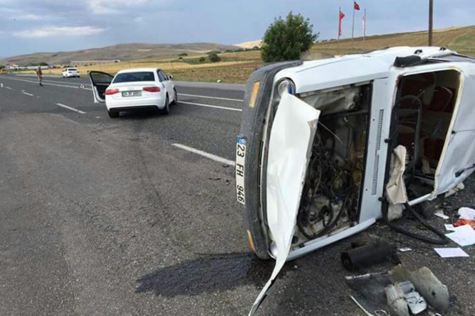 Otomobîl li hev qelibîn: 2 birîndar