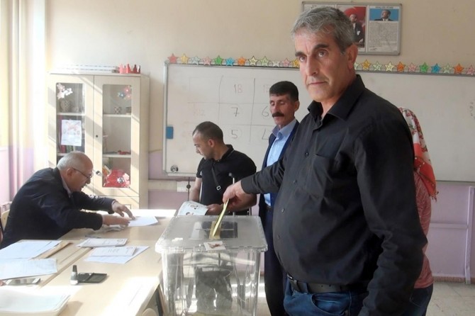 Ağrı'da oy kullanımı başladı