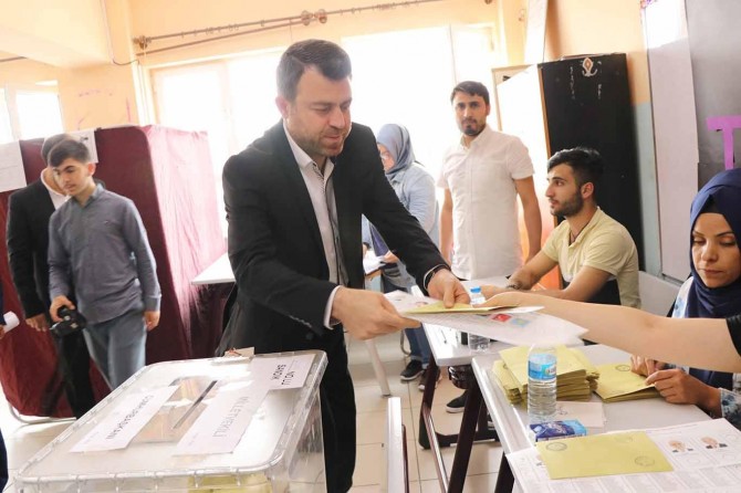 HÜDA PAR Genel Başkanı Yavuz oyunu kullandı